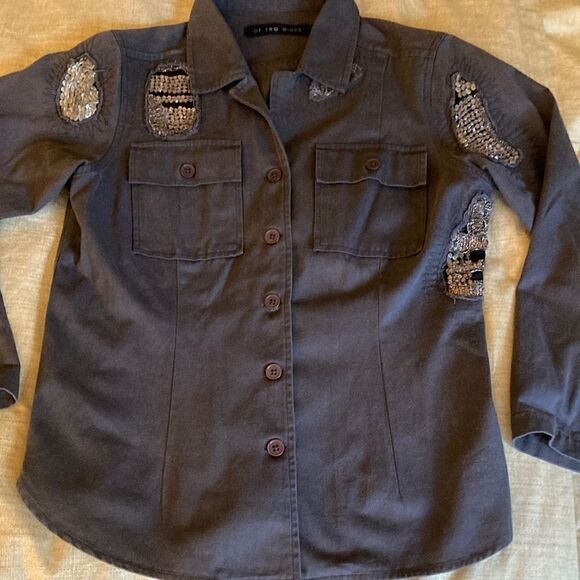 Of Two Minds Gray Cotton Cargo Pocket Utility Shirt Jacket with Sequin Patches. - Picture 4 of 9